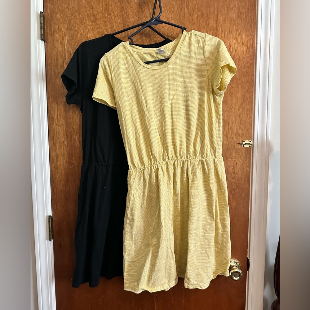 Set of 2 Old Navy cinch waisted dresses